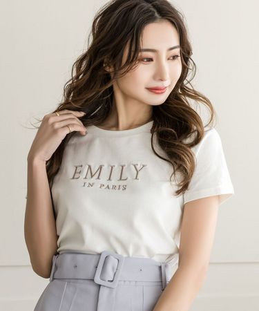 EMILY刺繍ロゴデザインTシャツ.jpg